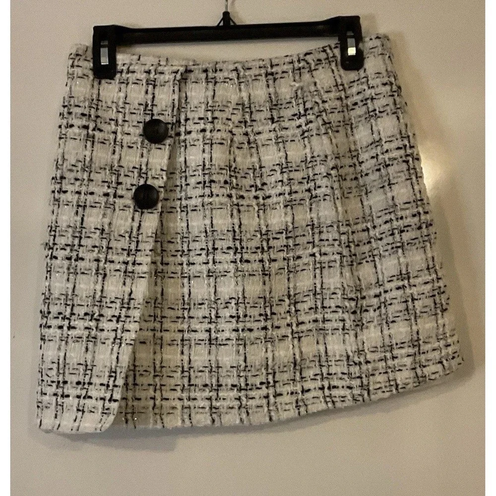 Shein Women's Mini Skirt Size Medium Black And White‎